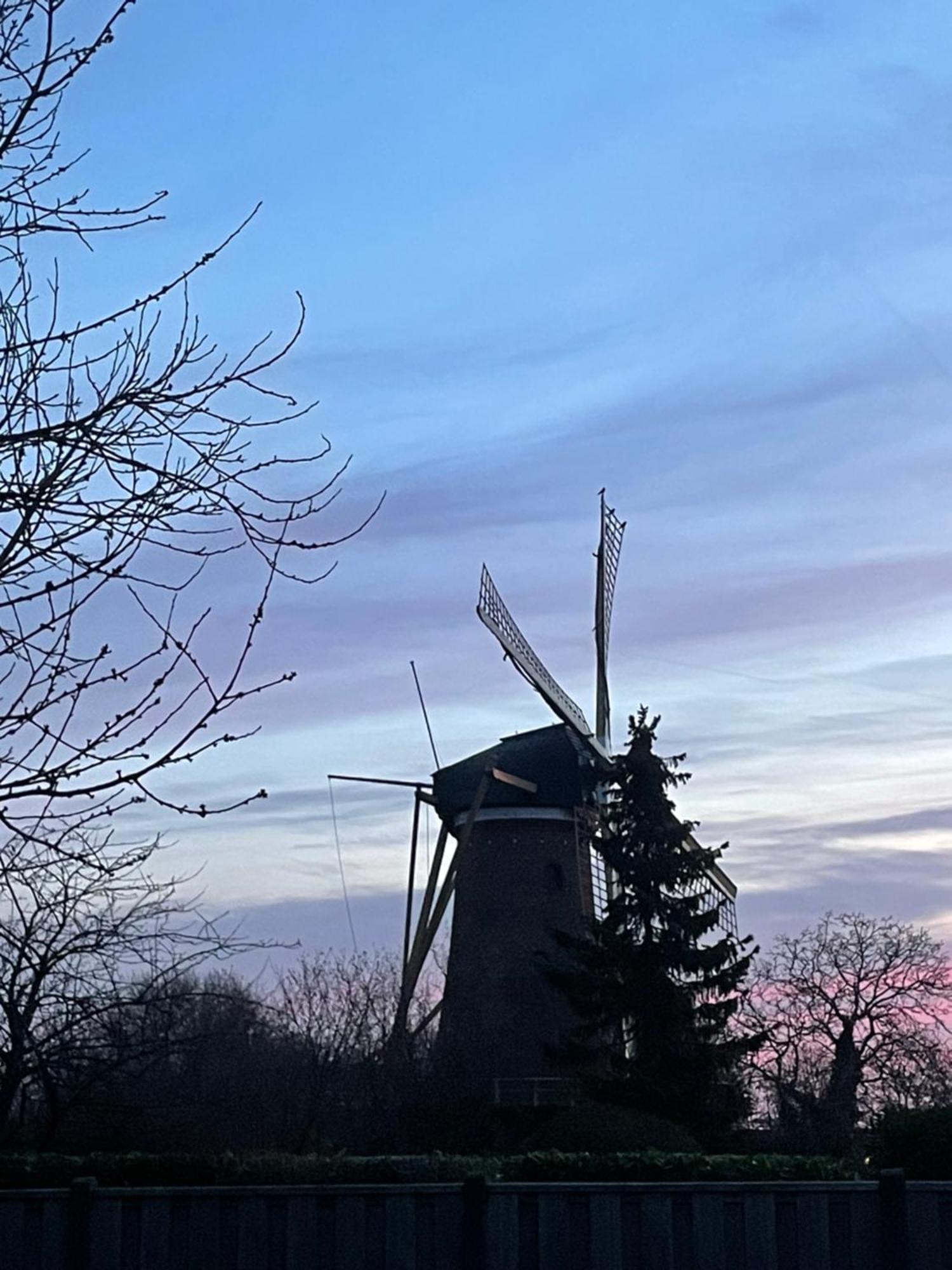 Gastenverblijf Bij De Buuren Dirksland Exterior foto